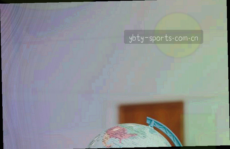 运动员起跑动态剪影，对角线构图，仅保留轮廓与光边